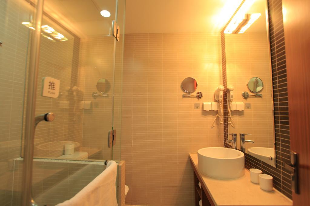Greentree Inn Shanghai West Huaxia Road Metro Station Express Hotel Exterior photo